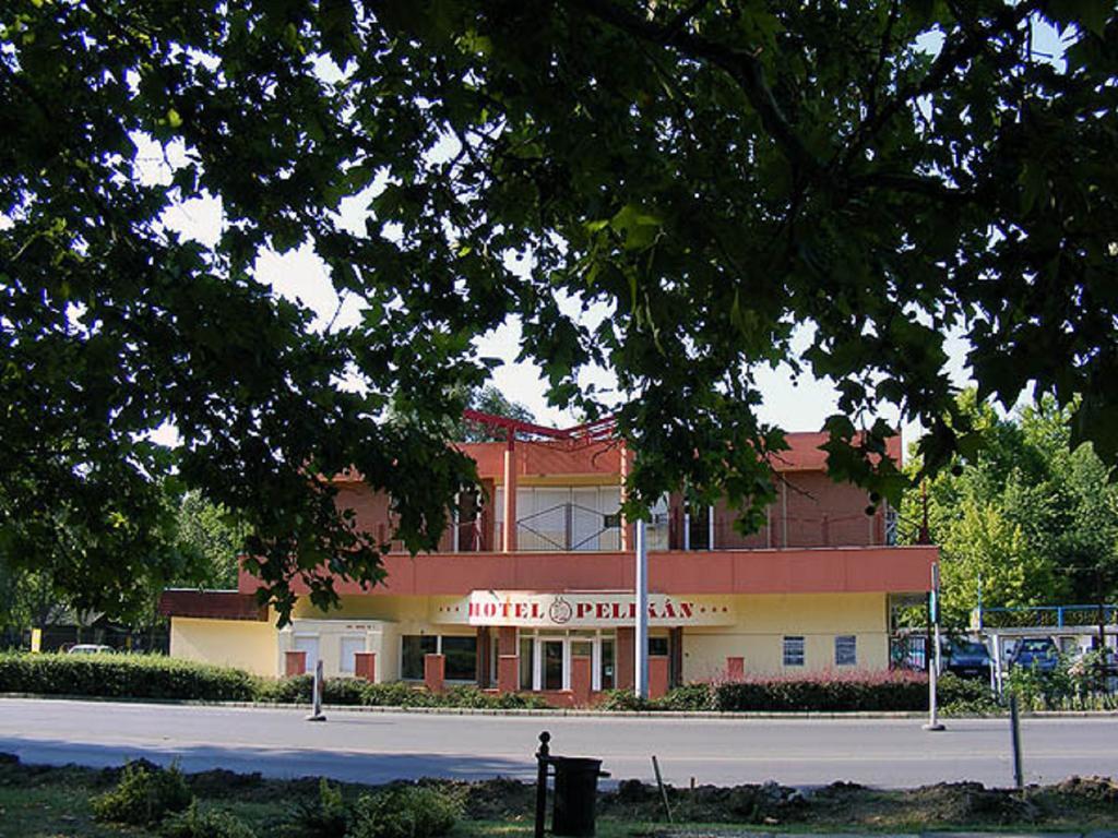 Hotel Pelikan Hódmezővásárhely Exterior foto