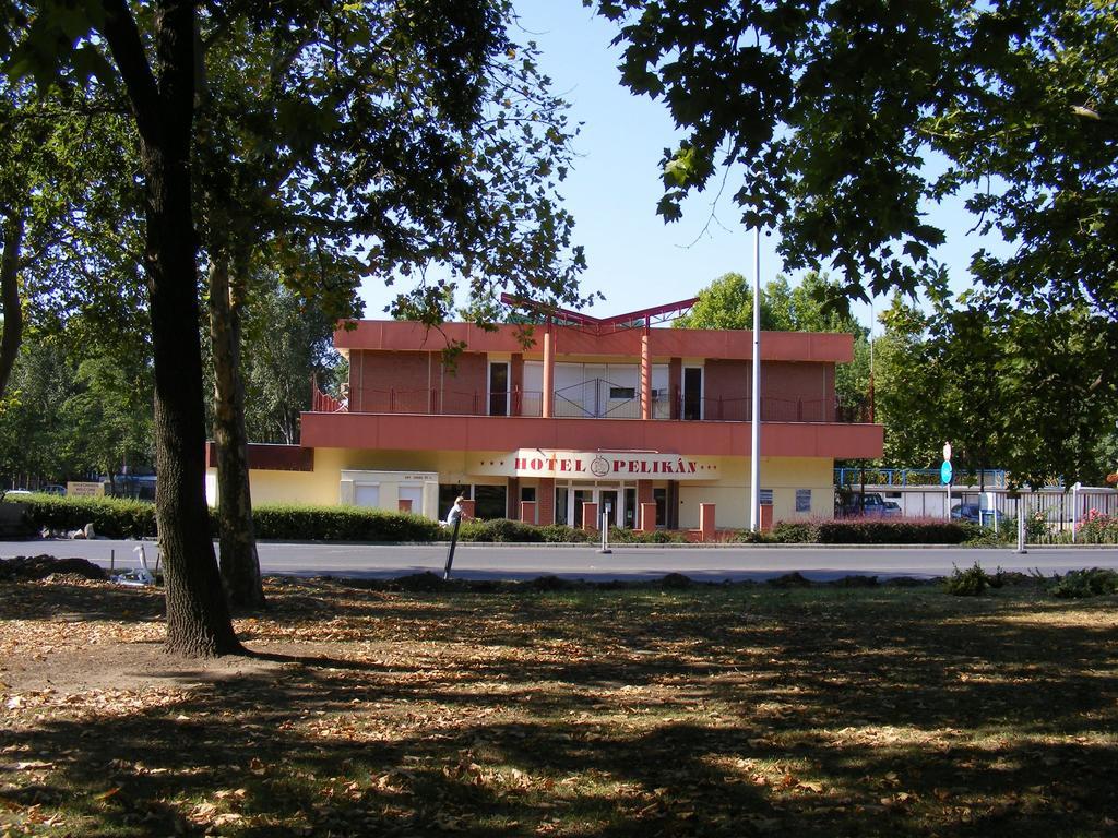 Hotel Pelikan Hódmezővásárhely Exterior foto